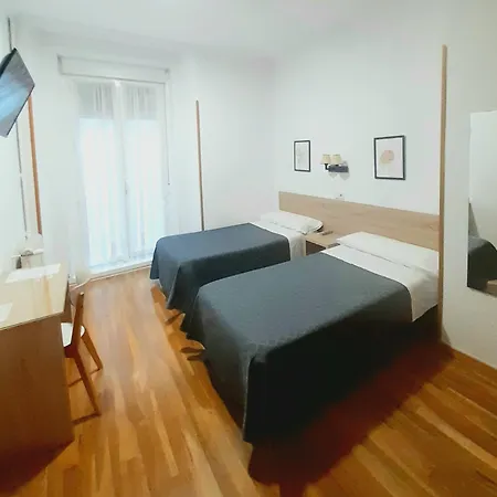 Hostal Biarritz-3