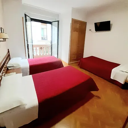 Hostal Biarritz-2